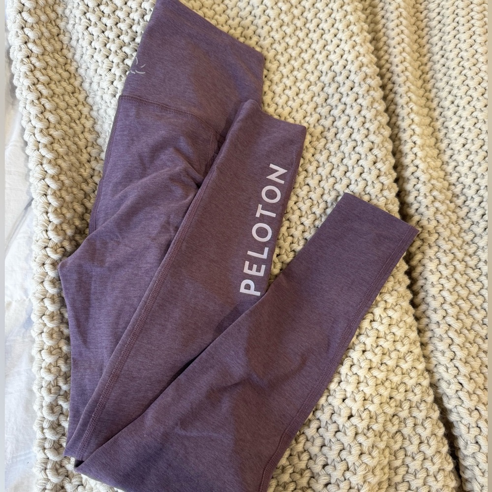 Like new Peloton/Beyond Yoga leggings size small